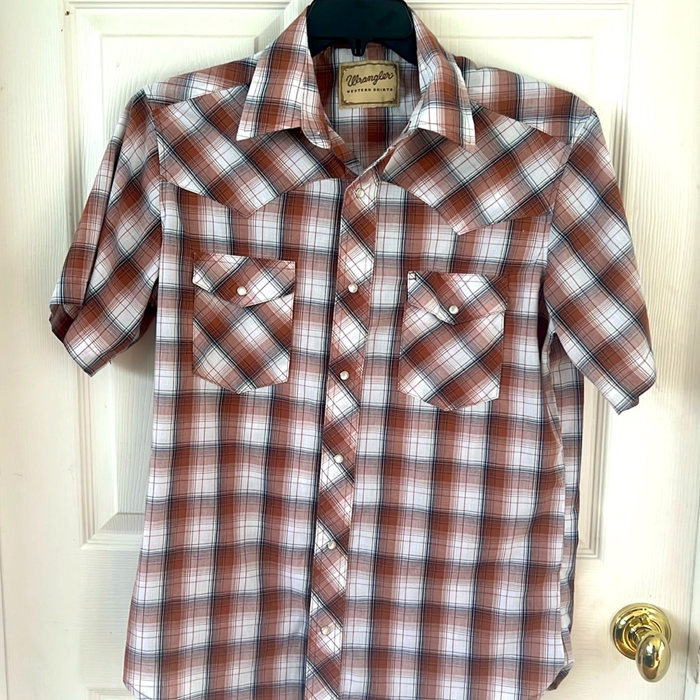 Vintage Wrangler Western snap short sleeved plaid shirt. Size Medium.